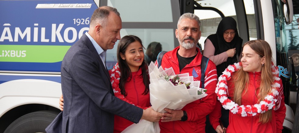 Balıkesirli Milli Eskrimciler Avrupa Şampiyonası’ndan Zaferle Döndü