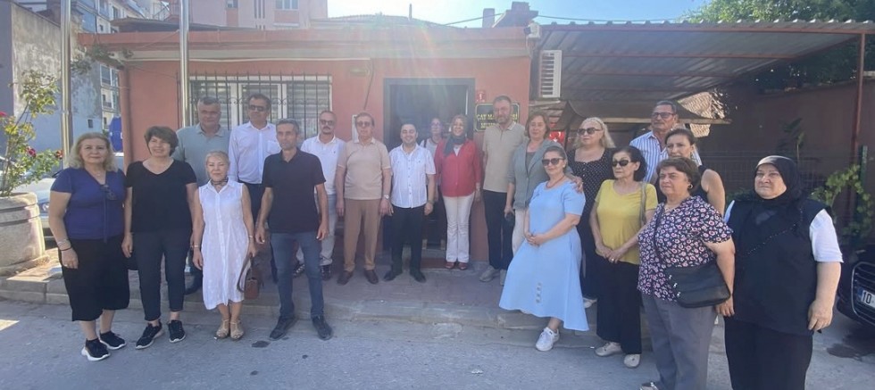  İlçe Başkanı Cahit Can Tekin Çay Mahallesi'nde Muhtar ve Vatandaşlarla Bir Araya Geldi