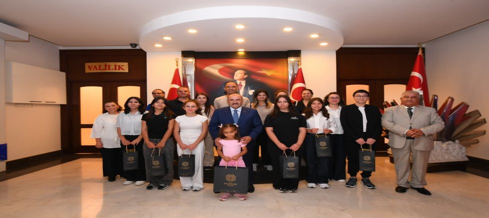 Balıkesir'in Gurur Tablosu: LGS ve YKS   Şampiyonları Vali İsmail Ustaoğlu ile Buluştu