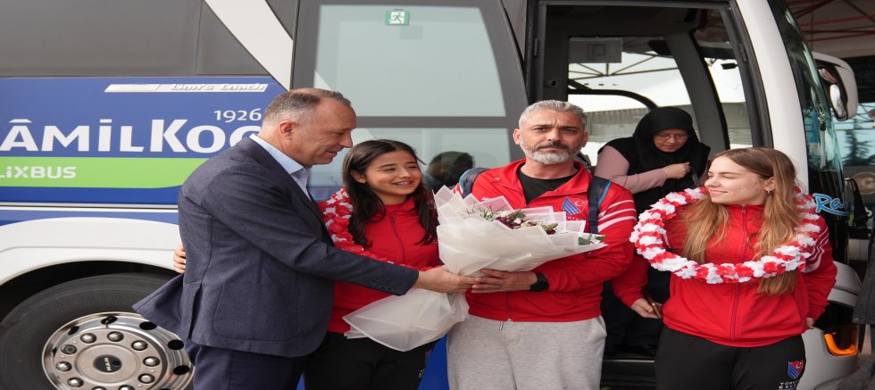 Balıkesirli Milli Eskrimciler Avrupa Şampiyonası’ndan Zaferle Döndü