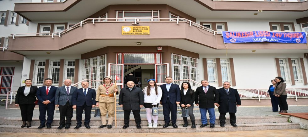 Başkan Akın şehit keşşafları andı