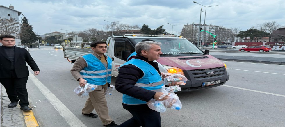 Öğrenci evinde iftar, kimsesiz çocuklarla sahur