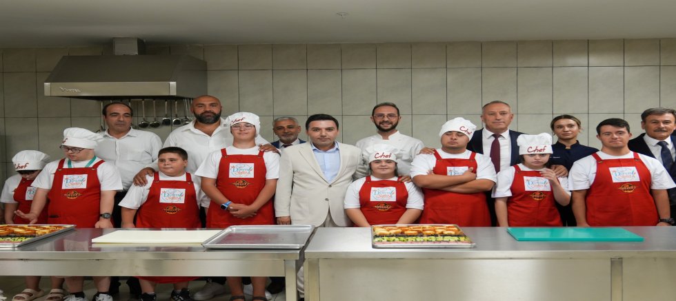 ÖZEL ŞEFLER MUTFAKTA: DOWN SENDROMLU BİREYLERİN HAYATINA DOKUNAN İSTİHDAM PROJESİ LANSMAN PROGRAMI GERÇEKLEŞTİRİLDİ