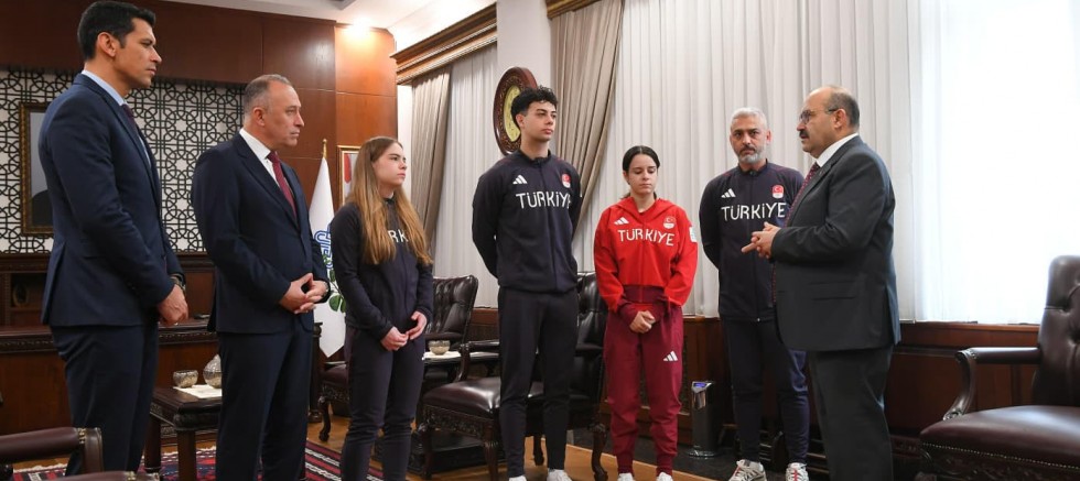 Riyad 2025’te Balıkesir’i Gururlandıran Sporculara Vali Ustaoğlu’ndan Tebrik