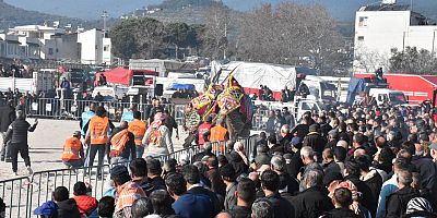 7. GELENEKSEL EDREMİT DEVE GÜREŞLERİ FESTİVALİ