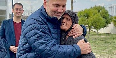 AK Parti Balıkesir Milletvekili Mustafa Canbey, Balıkesir’e gelen depremzedeleri ziyaret etti