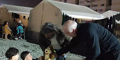 AYVALIK’TAN GİDEN YARDIMLAR ÇOCUKLARA ULAŞTI