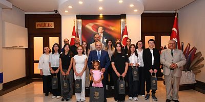 Balıkesir'in Gurur Tablosu: LGS ve YKS   Şampiyonları Vali İsmail Ustaoğlu ile Buluştu