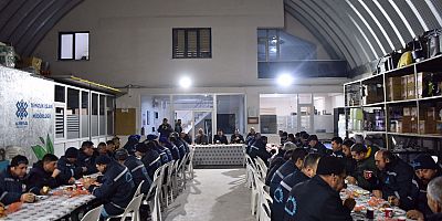 Başkan Avcı Personelinin Yanında