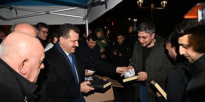 Başkan Yılmaz, 10 bin Kur’an-ı Kerim dağıttı