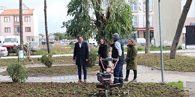 BURHANİYE’NİN PARKLARI YENİLENİYOR