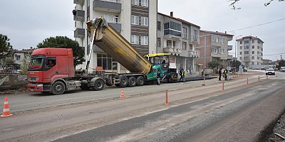 Büyükşehir’den Susurluk ve İvrindi’ye sıcak asfalt