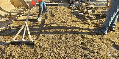 DOĞALGAZ ÇALIŞMASINDA BOZULAN YOLLAR YENİLENİYOR