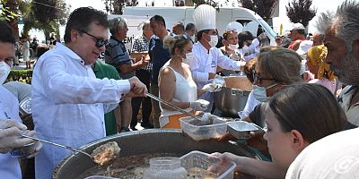 Edremit Belediyesi 18 bin kişilik aşure dağıttı