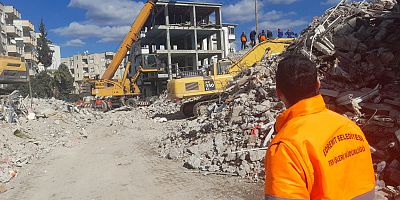 Edremit Belediyesi ekipleri deprem bölgesine ulaştı