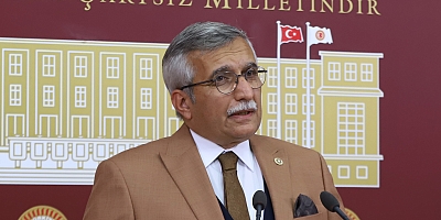 KARAMOLLAOĞLU’NU KINADI