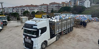 KARESİ’NİN DEPREMZEDELERE YARDIMLARI HIZ KESMİYOR