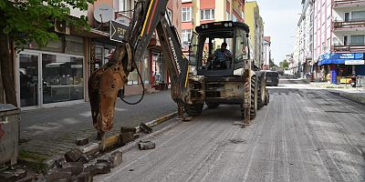 Karesi ve Altıeylül’de Büyükşehir’den tam gaz asfalt