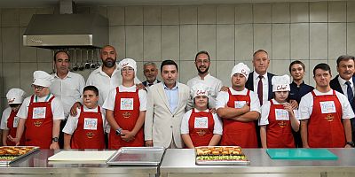 ÖZEL ŞEFLER MUTFAKTA: DOWN SENDROMLU BİREYLERİN HAYATINA DOKUNAN İSTİHDAM PROJESİ LANSMAN PROGRAMI GERÇEKLEŞTİRİLDİ