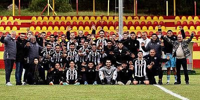 Şampiyon Burhaniye Belediyespor