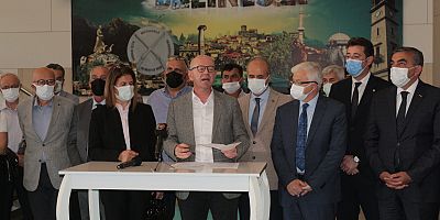 “SANDVİÇLERİ EVİNE GÖTÜRÜP   AFİYETLE YİYEBİLİRSİN”