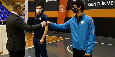 TRİATLON ŞAMPİYONLARINA ÖDÜLLERİ VERİLDİ