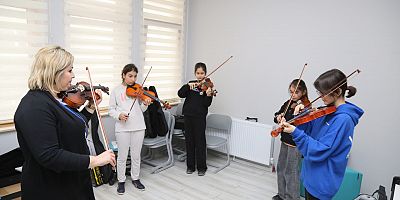 ÜCRETSİZ PİYANO VE KEMAN KURSLARI BAŞLADI