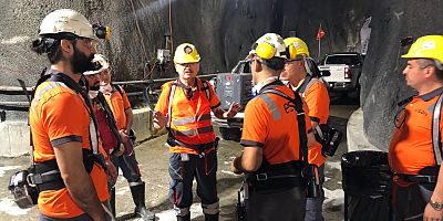 VEKİL ÇELİK YERİN 400 METRE ALTINDA İFTAR YAPTI